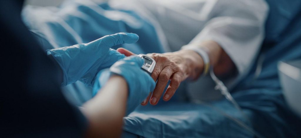 Only 1 in 5 US nursing home residents given monoclonal antibodies, antivirals for COVID (By: Mary Van Beusekom, MS)