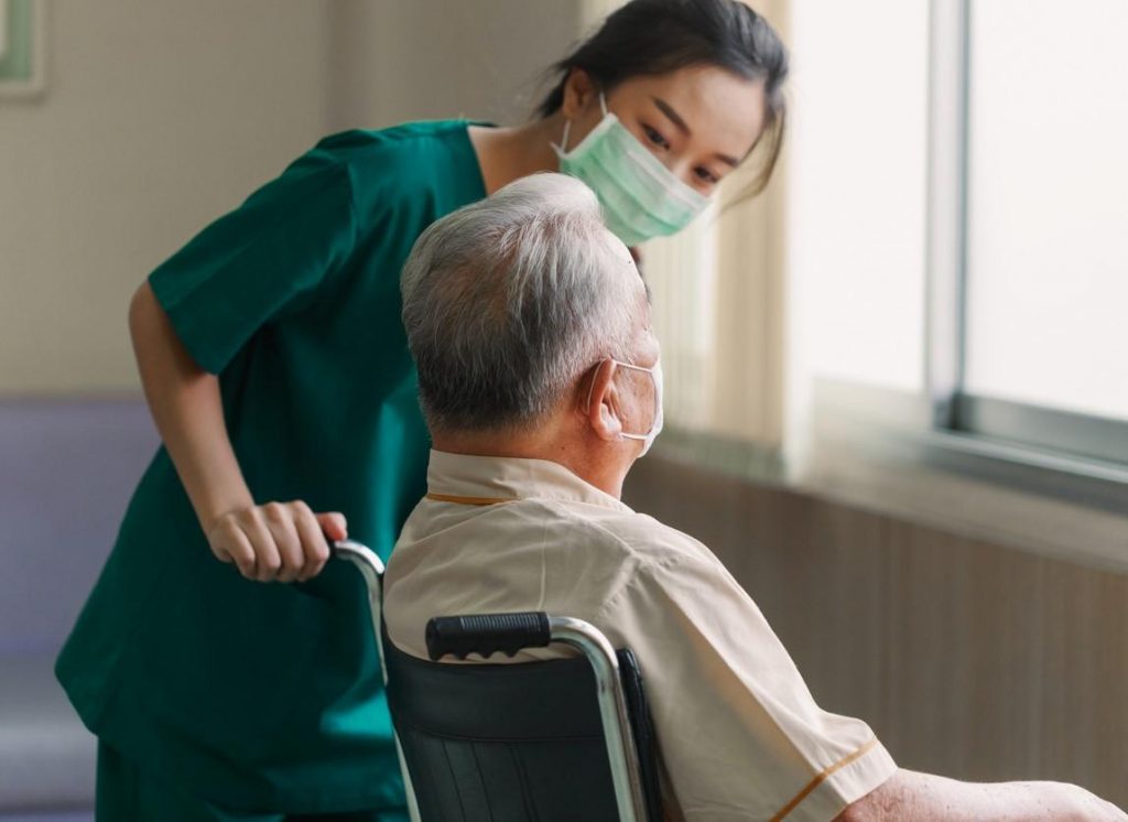COVID-19 vaccine tied to reduced deaths in seniors with dementia (By: Stephanie Soucheray, MA)