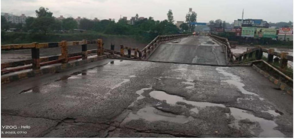Traffic halts on Chandigarh-Shimla highway after heavy rain