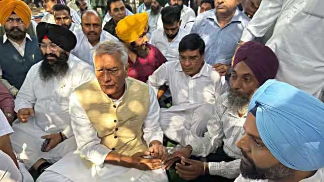 AAP promised dharna free Punjab, now dharna in every district, says Jakhar, slams govt for prof’s suicide
