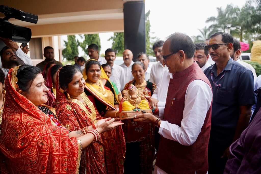 Union Agriculture Minister Shri Shivraj Singh Chouhan interacts with Lakhpati Didis in Gujarat today