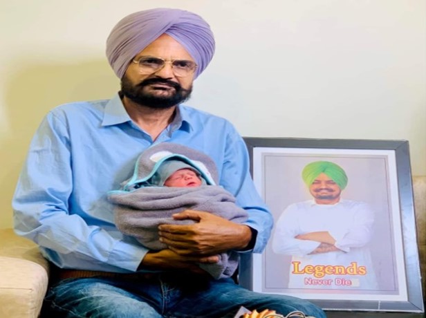 Parents of Late Sidhu Moose Wala Allegedly Made to Wait Outside Police Station