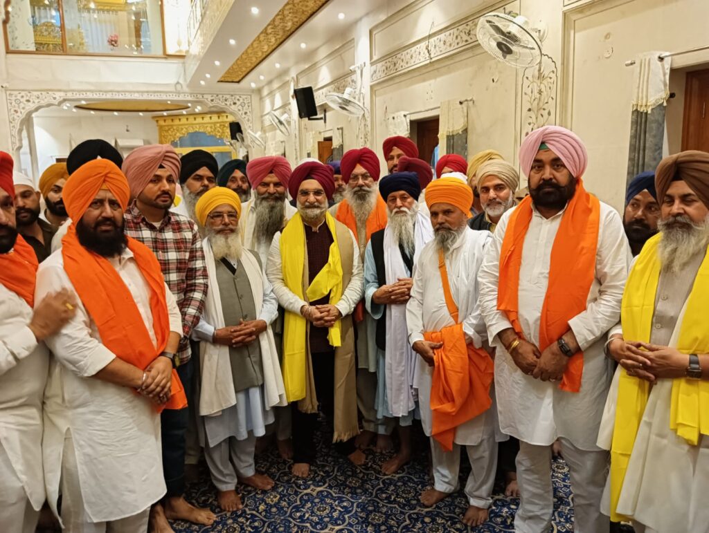 Delhi Lieutenant Governor Tarunjit Singh Sandhu paid obeisance at the martyrdom shrine Tahla Sahib