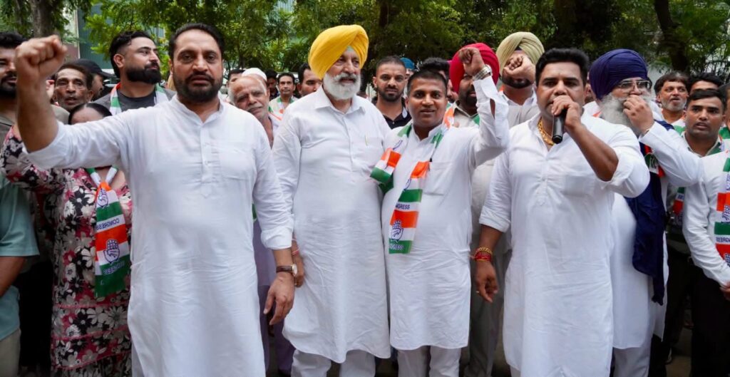 Balbir Singh Sidhu Inducts Hundreds of People from Various Political Parties into the Congress Party