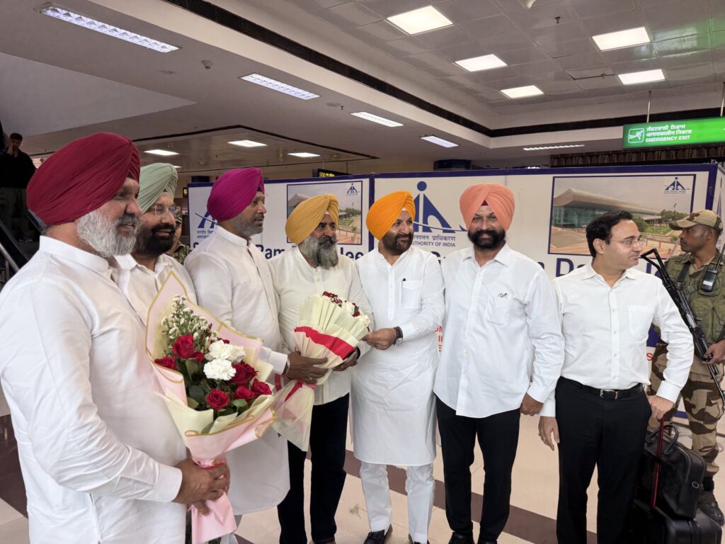 Congress Displays United Front as Sachin Pilot and PPCC Chief Pargat Singh Pay Obeisance at Golden Temple